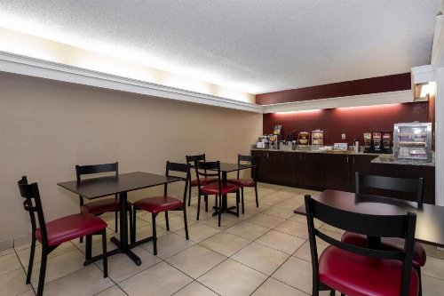 Red Roof Inn Knoxville North - Merchants Drive image 8